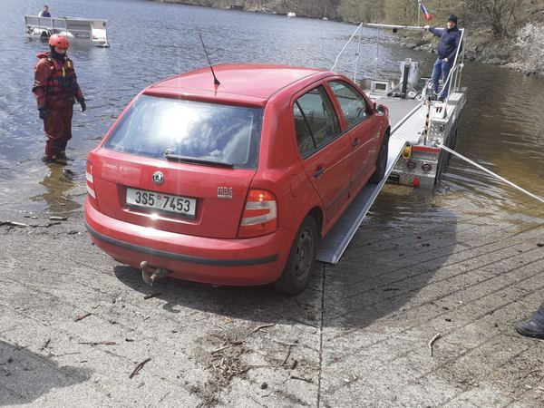 Zásah u zatopeného vozidla